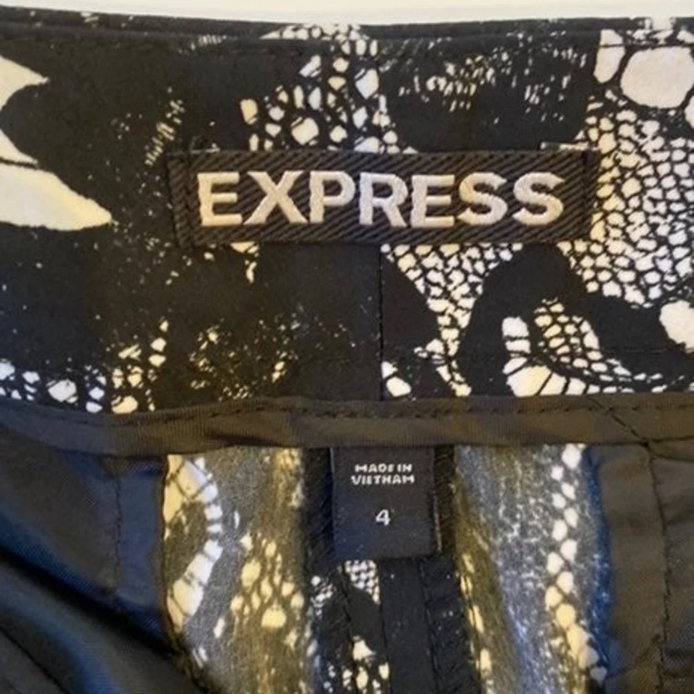 Express printed shorts - Picture 3 of 5